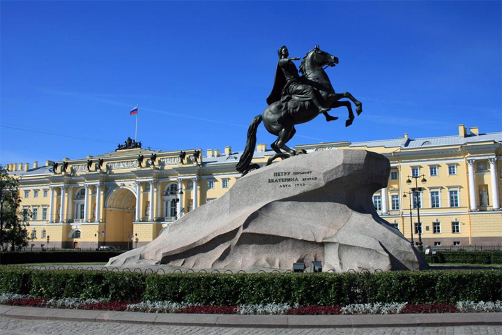 Памятник Петру I в Санкт-Петербурге
